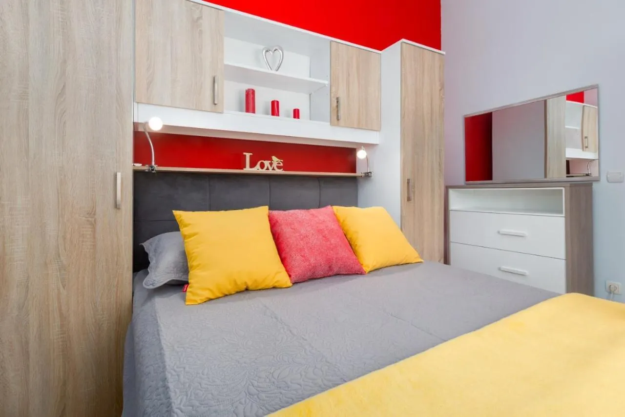 Apartmani Croadriastay Pula 0*,  Croatia